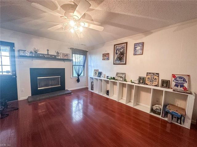 2064 Dolina DR, Virginia Beach, VA 23464