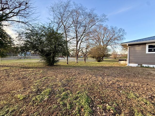 122 McIntosh Ave, Cumberland City, TN 37050