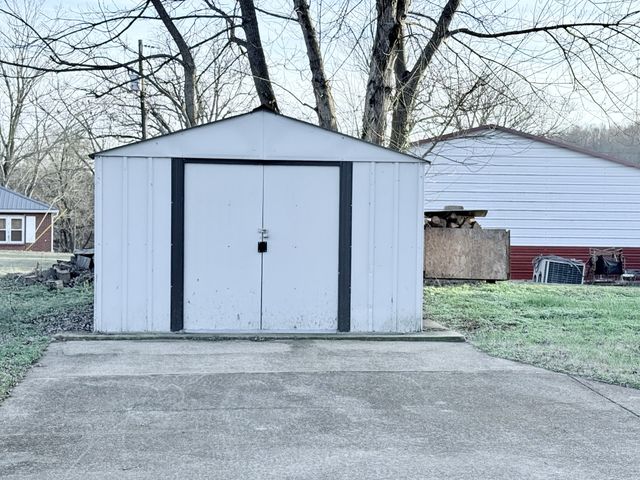 122 McIntosh Ave, Cumberland City, TN 37050