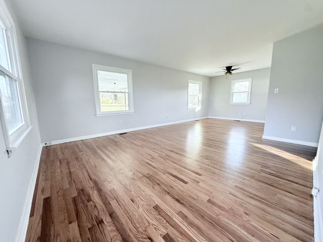 122 McIntosh Ave, Cumberland City, TN 37050