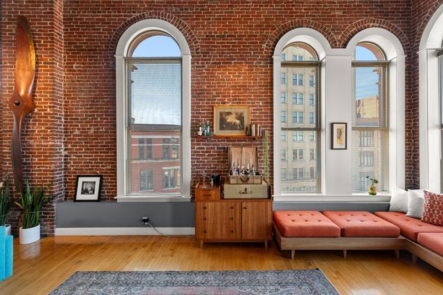 10 Kearney Sq 404, Lowell, MA 01852