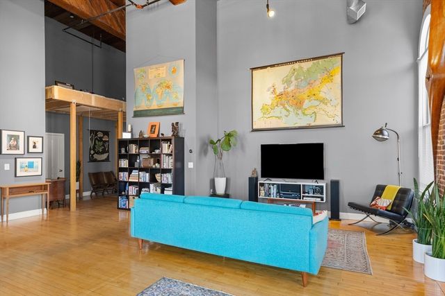 10 Kearney Sq 404, Lowell, MA 01852