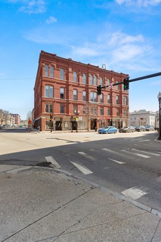 10 Kearney Sq 404, Lowell, MA 01852