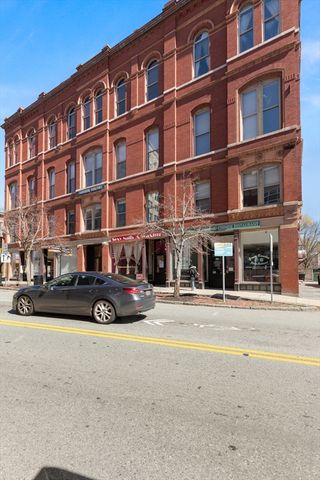 10 Kearney Sq 404, Lowell, MA 01852