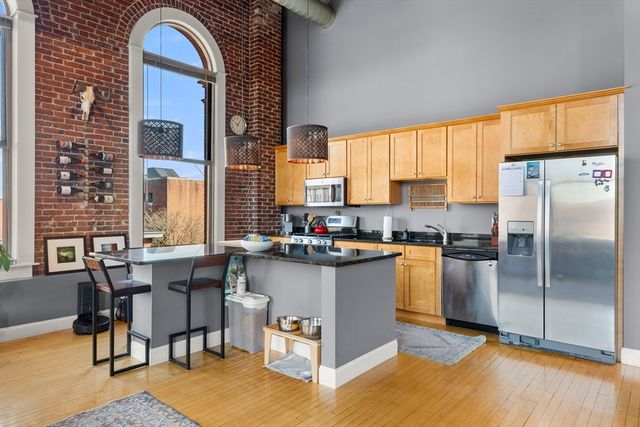 10 Kearney Sq 404, Lowell, MA 01852