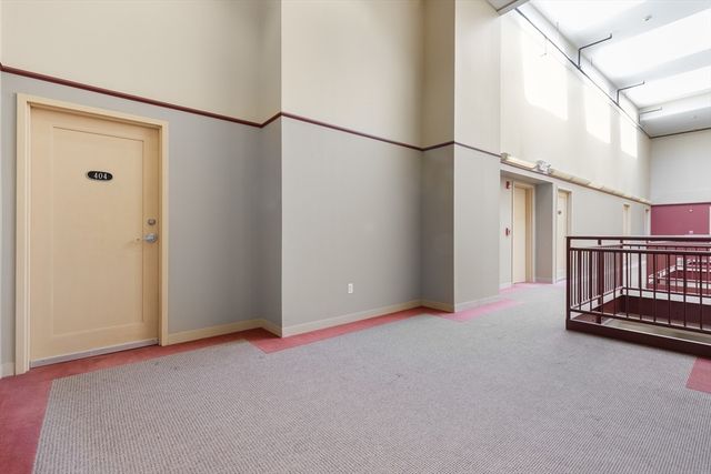 10 Kearney Sq 404, Lowell, MA 01852