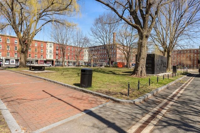 10 Kearney Sq 404, Lowell, MA 01852