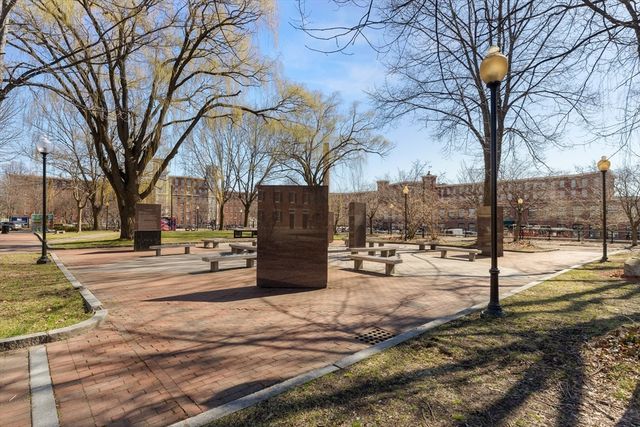 10 Kearney Sq 404, Lowell, MA 01852