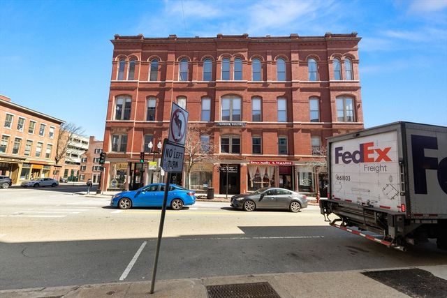 10 Kearney Sq 404, Lowell, MA 01852