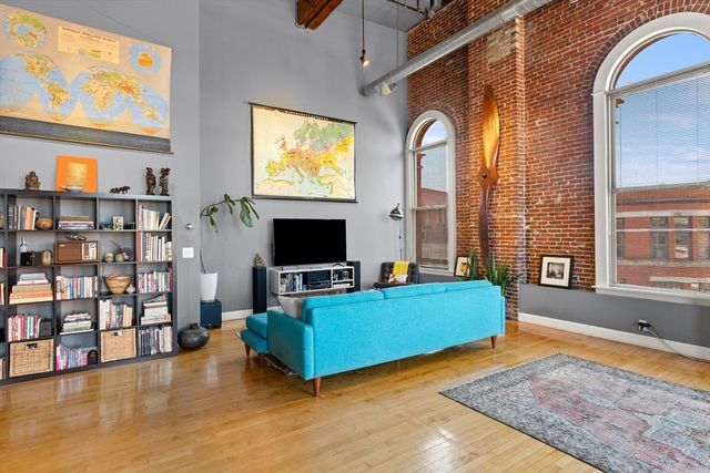 10 Kearney Sq 404, Lowell, MA 01852