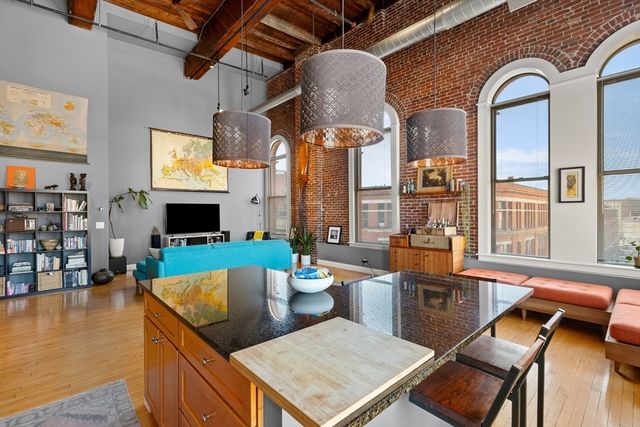 10 Kearney Sq 404, Lowell, MA 01852