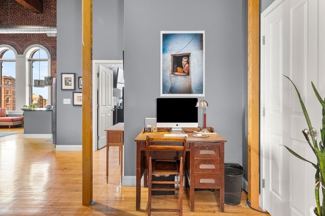 10 Kearney Sq 404, Lowell, MA 01852