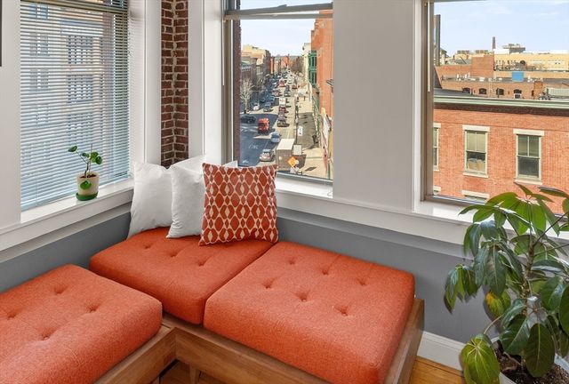 10 Kearney Sq 404, Lowell, MA 01852