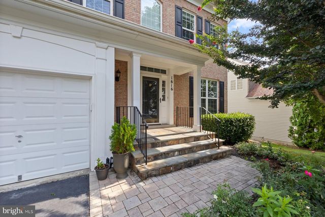 1616 CHICKASAW PL NE, Leesburg, VA 20176