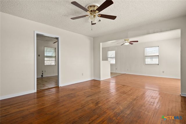 302 Easy St, Copperas Cove, TX 76522