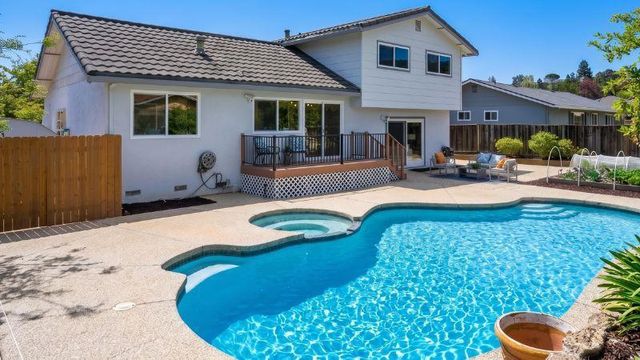 6165 Calle Del Conejo, San Jose, CA 95120