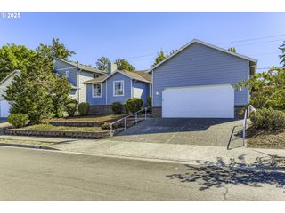 132 Se ANDERSON Ln, Gresham, OR 97080