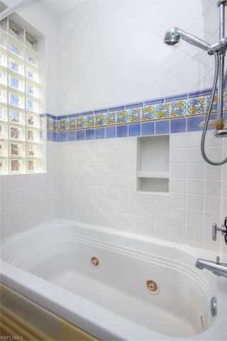 580 Sea Oats DR, Sanibel, FL 33957