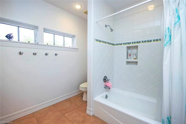 580 Sea Oats DR, Sanibel, FL 33957