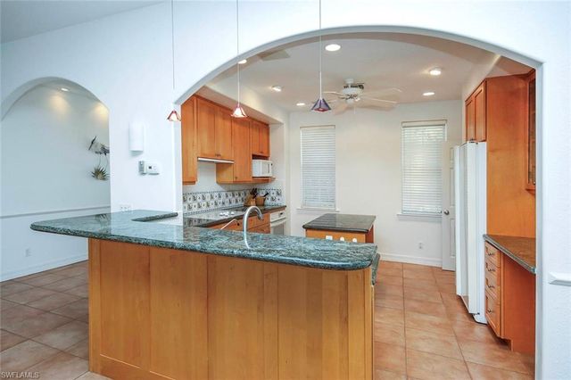 580 Sea Oats DR, Sanibel, FL 33957