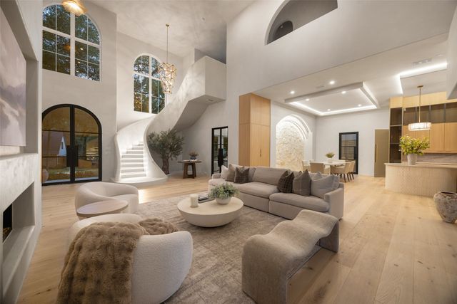 8215 San Cristobal Drive, Dallas, TX 75218