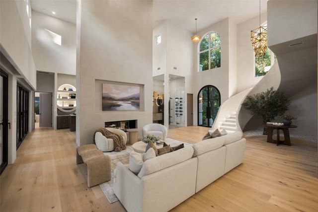 8215 San Cristobal Drive, Dallas, TX 75218