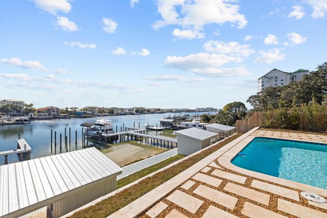 714 Harbor Boulevard, Destin, FL 32541