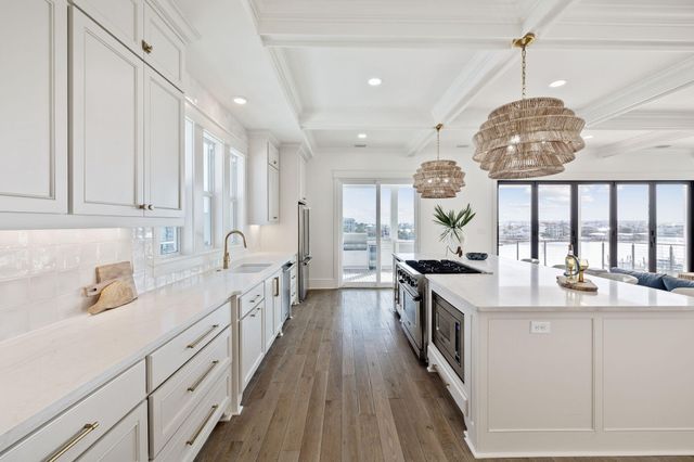 714 Harbor Boulevard, Destin, FL 32541