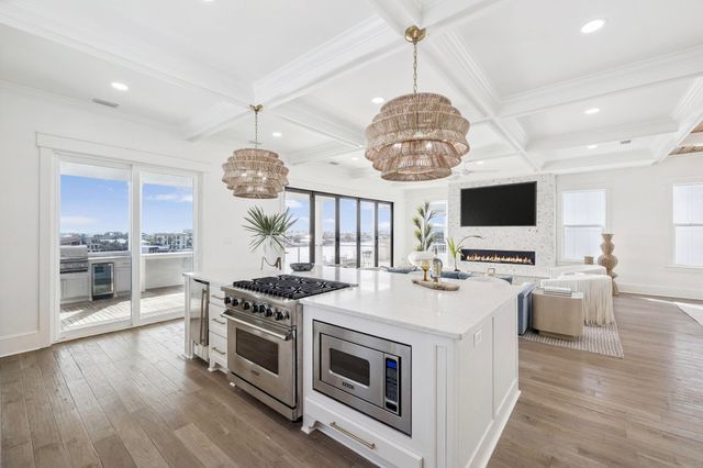 714 Harbor Boulevard, Destin, FL 32541