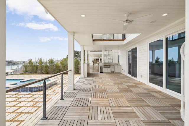 714 Harbor Boulevard, Destin, FL 32541