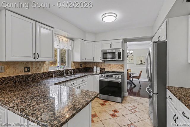 893 Dressler Lane, Rochester Hills, MI 48307