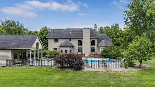 1238 W Center Road, Essexville, MI 48732