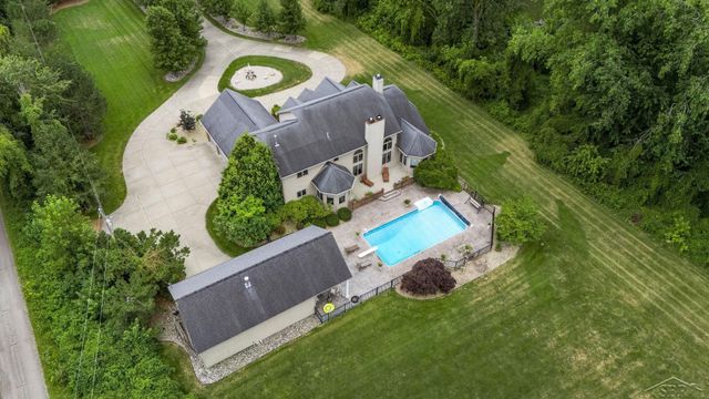 1238 W Center Road, Essexville, MI 48732