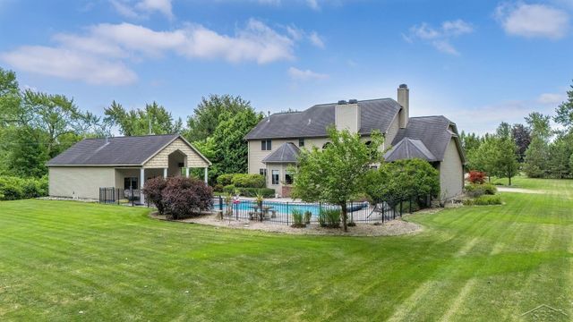 1238 W Center Road, Essexville, MI 48732