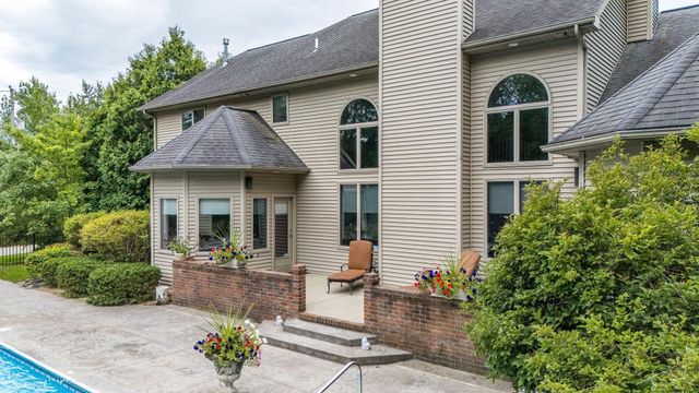 1238 W Center Road, Essexville, MI 48732