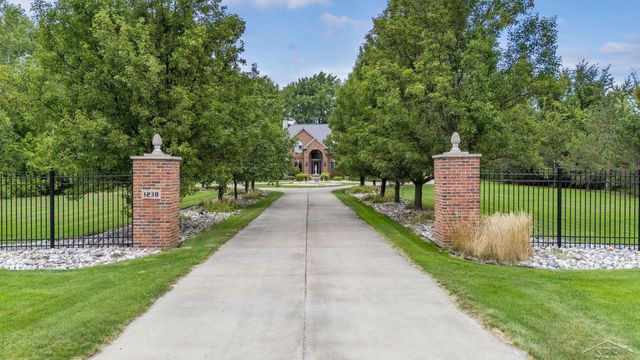1238 W Center Road, Essexville, MI 48732