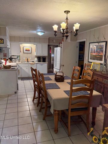 921 Woodville Drive, Jackson, MS 39212