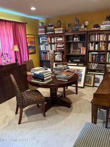 921 Woodville Drive, Jackson, MS 39212