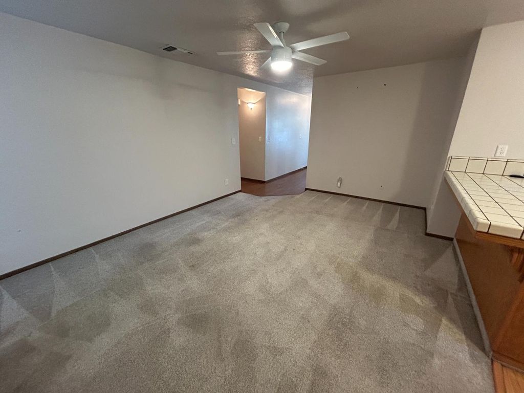 Image 10 of property listing at 420 W Houston Street, Coalinga, CA 93210