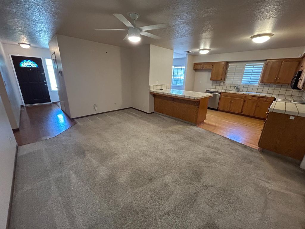 Image 11 of property listing at 420 W Houston Street, Coalinga, CA 93210