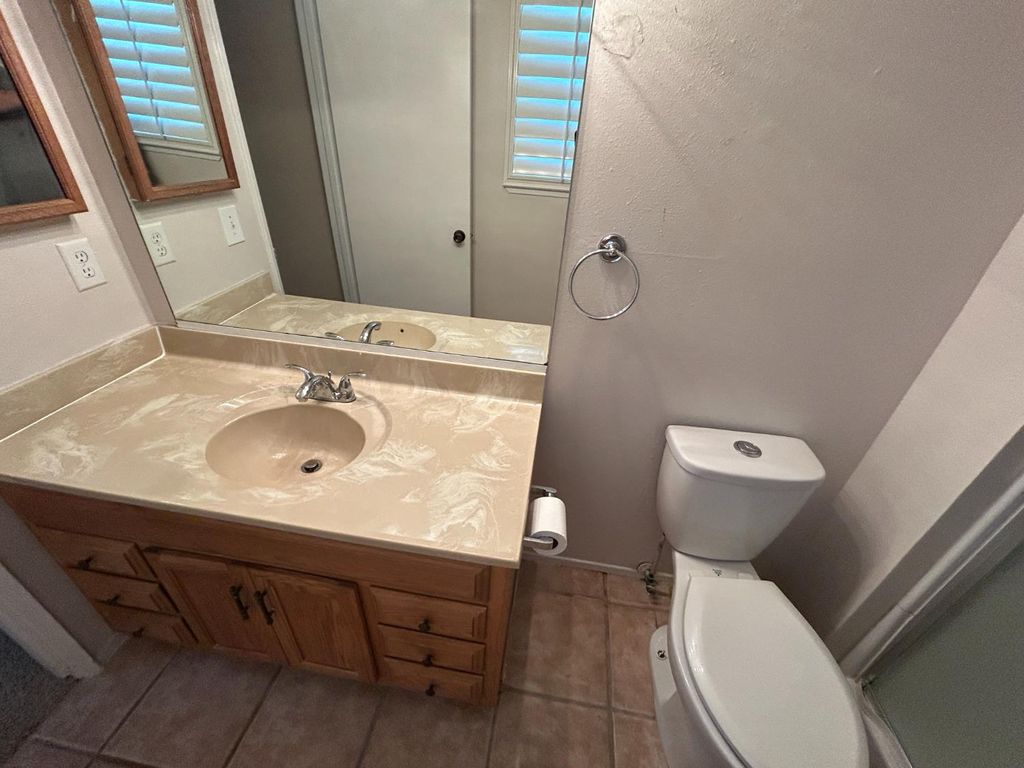 Image 17 of property listing at 420 W Houston Street, Coalinga, CA 93210