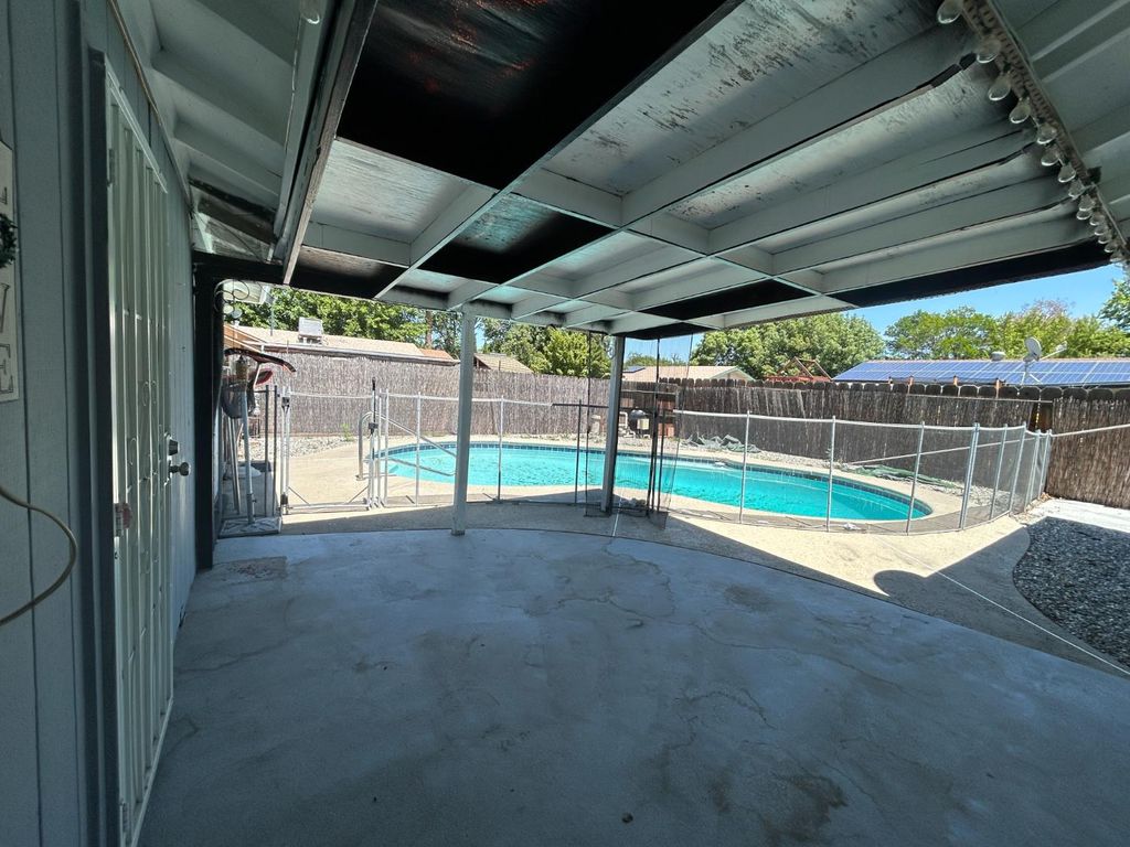 Image 20 of property listing at 420 W Houston Street, Coalinga, CA 93210