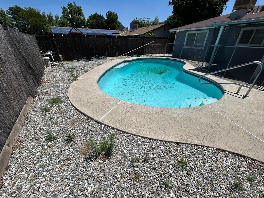Image 21 of property listing at 420 W Houston Street, Coalinga, CA 93210