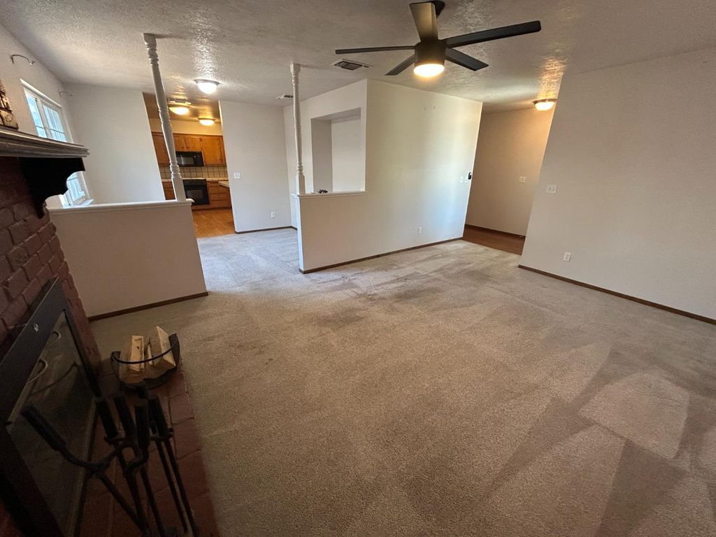 Image 5 of property listing at 420 W Houston Street, Coalinga, CA 93210