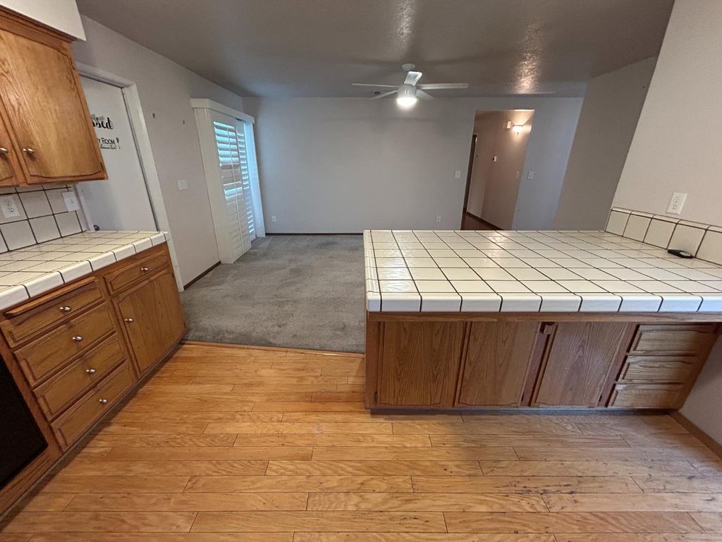 Image 7 of property listing at 420 W Houston Street, Coalinga, CA 93210