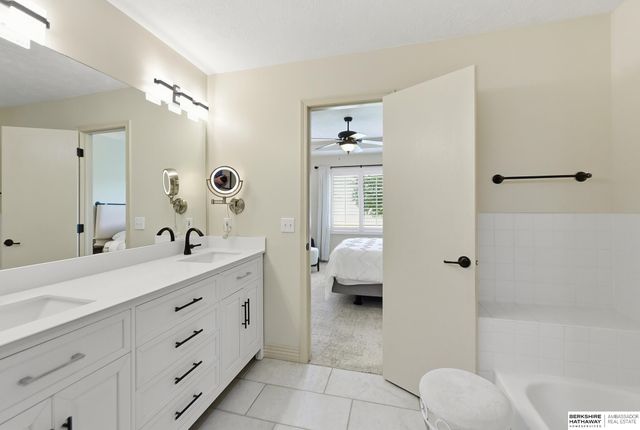 15607 Edna Circle, Omaha, NE 68136