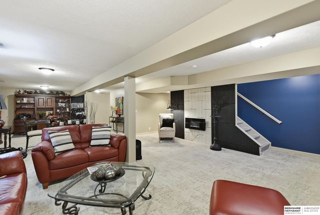 15607 Edna Circle, Omaha, NE 68136