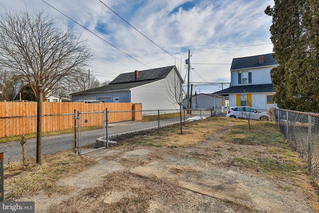 2045 KENMORE AVE, Bethlehem, PA 18018