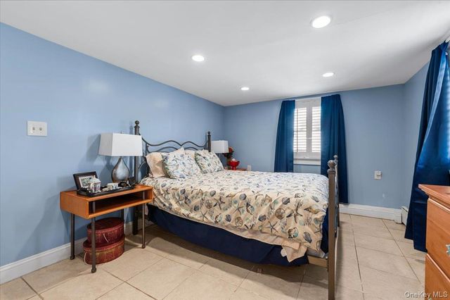 323 E Walnut Street, Long Beach, NY 11561