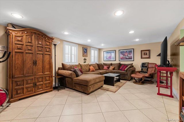 323 E Walnut Street, Long Beach, NY 11561